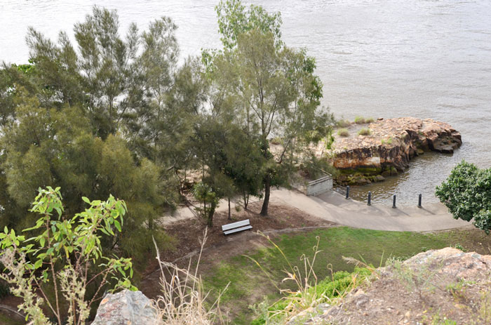 Rocky outcrop Brisbane River